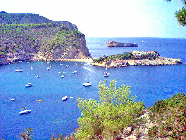 Sant Miquel: Festungskirche, Folkloretanz und Ibizas rauer Norden